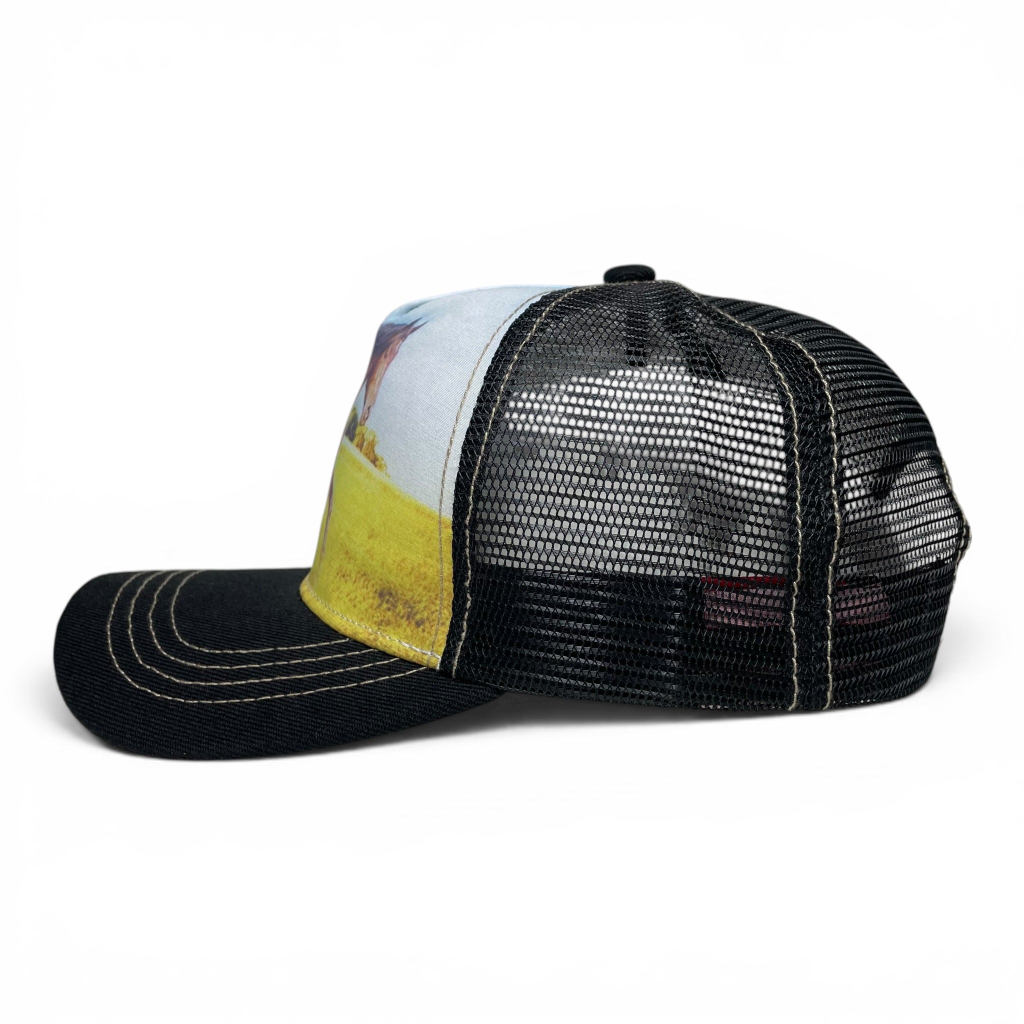 Gorra Caballo Bronco Galopando, Negra, Ajustable, Estilo Ranchero
