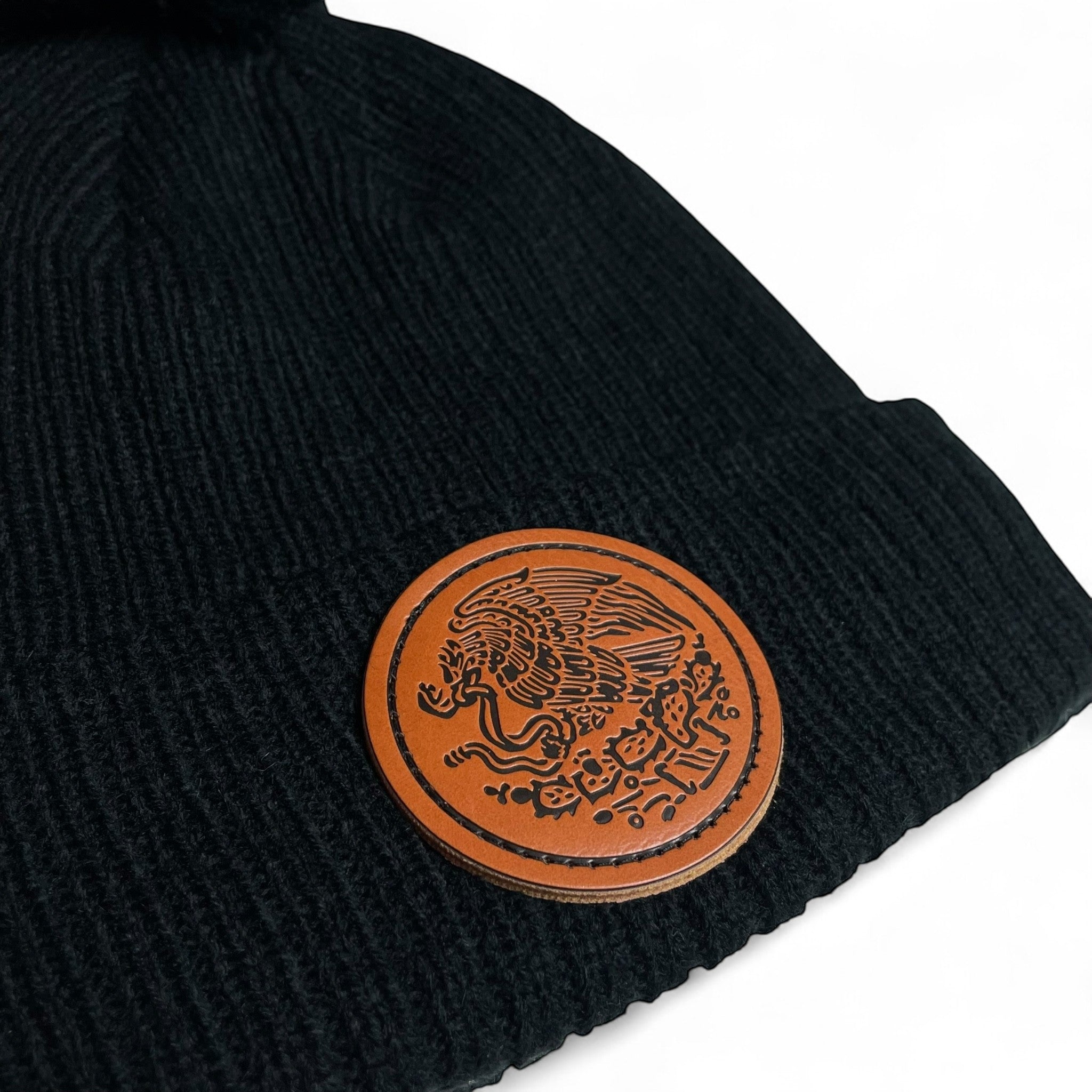 Gorro de Invierno Negro con Parche de Cuero Águila de México
