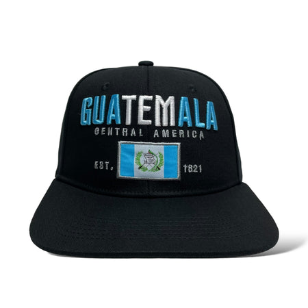 Detalle de la bandera de Guatemala en gorra de baseball negra snapback.