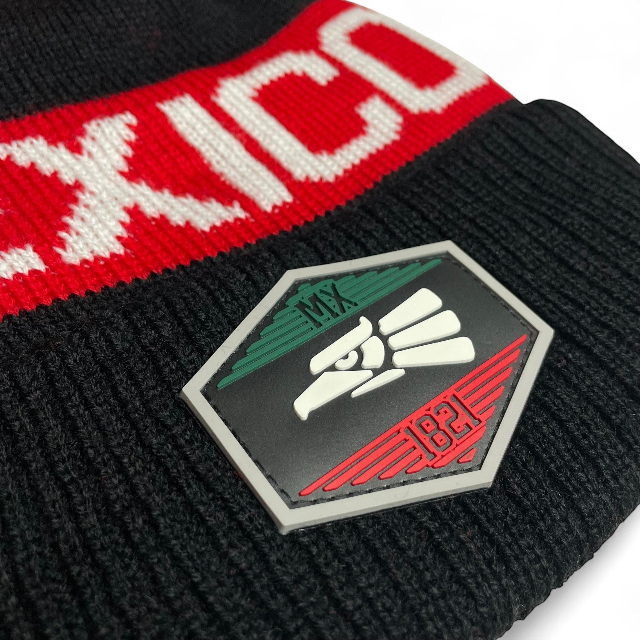 Gorro Hecho en México con Pom y Parche Águila – Mayoreo