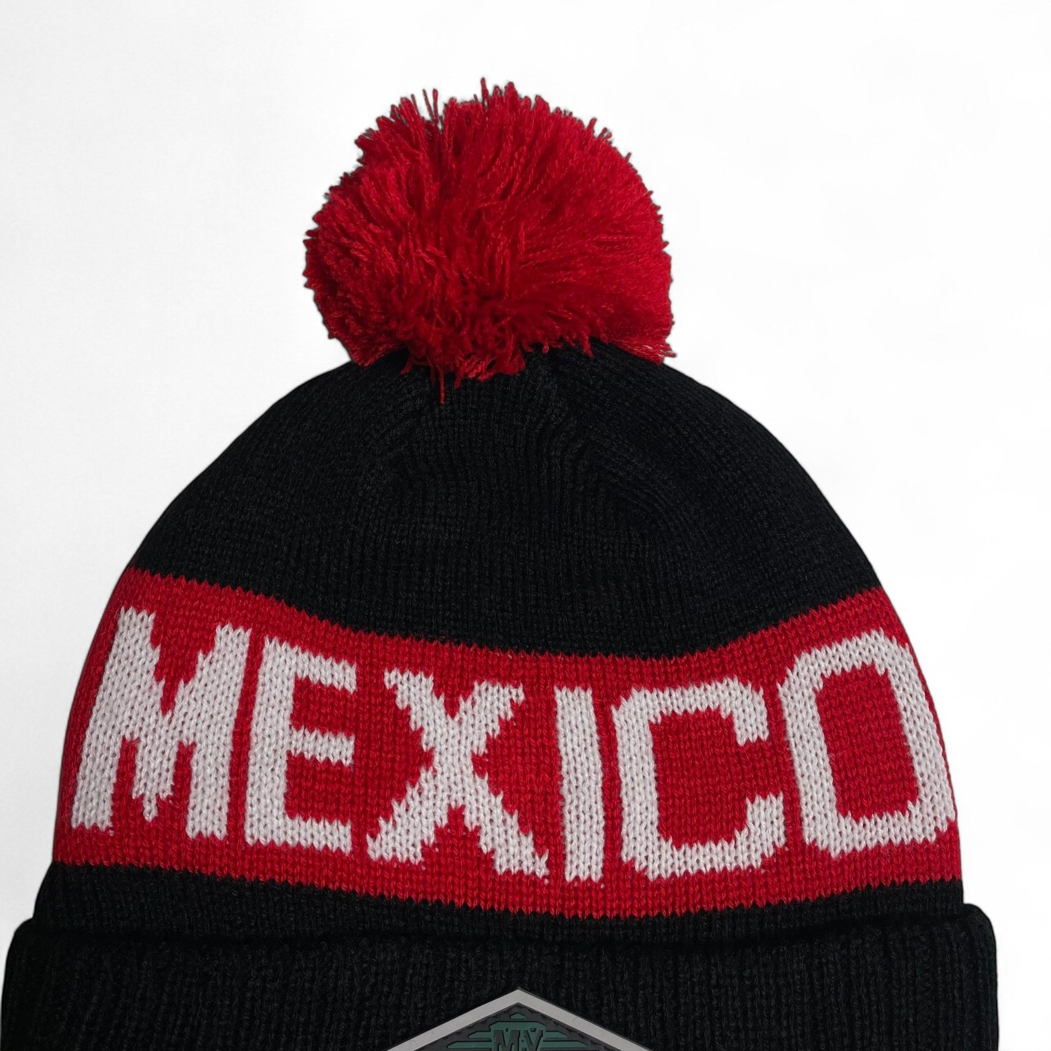 Gorro Hecho en México con Pom y Parche Águila – Mayoreo
